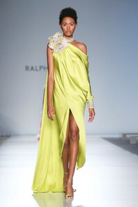 Ralph-Russo-Haute-Couture-SS20-Paris-8565-1579541765.thumb.jpg.cd80cad340d9ecea33885249506508b5.jpg