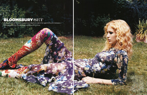 RaquelZimmermann_VogueUK_Oct04_JennyGage_TomBetterton_001.thumb.jpg.69324ad9474a7d290852baa6a05fc5c0.jpg