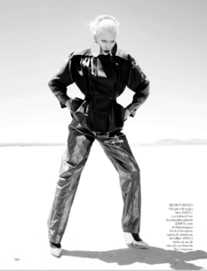 Reveriego_Vogue_Spain_October_2012_03.thumb.png.20f903a2eb8ada4c0dfbbc29427f77d0.png