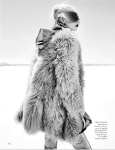 Reveriego_Vogue_Spain_October_2012_05.thumb.png.a438b79f655d684338f6f5c124510d2f.png