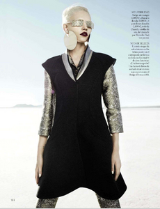 Reveriego_Vogue_Spain_October_2012_07.thumb.png.06c0ca1aa44b55503c9ebe964916e6c8.png