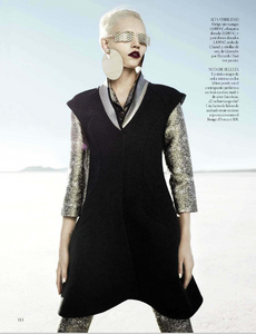 Reveriego_Vogue_Spain_October_2012_07.thumb.png.42dfa9452779b62158cbab8f6d2480d4.png