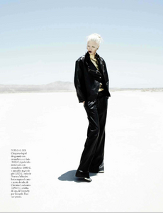 Reveriego_Vogue_Spain_October_2012_08.thumb.png.1cb906ea09c382cb03af8294d9d0f6ce.png