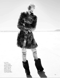 Reveriego_Vogue_Spain_October_2012_10.thumb.png.fec789255f3317a6f8d1852f5b30e894.png