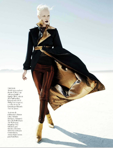 Reveriego_Vogue_Spain_October_2012_12.thumb.png.196d3838299af94e5039d6ce58252590.png