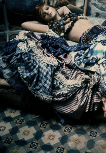 Roversi_Kenzo_Spring_Summer_2005_01.thumb.png.c846181cc3ba0c5593fd8195bd0a68fd.png