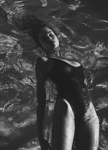 STELLA-x-V-05.thumb.jpg.80fac1531b50687e9603c8568bdef5ee.jpg