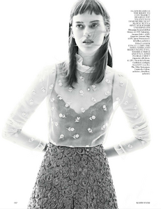 Sadli_UK_Vogue_June_2013_05.thumb.png.500a01f2ddf623dfe89eae6ce4646ca0.png