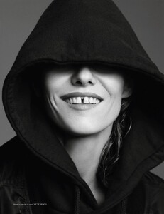Sadli_Vogue_Paris_December_2015_02.thumb.jpg.af43c283bf7577645a81d459151a0f30.jpg