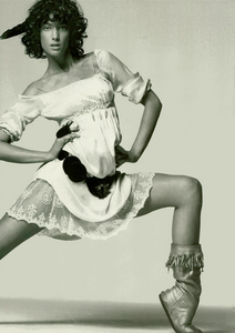 Saikusa_Vogue_Italia_May_2004_04.thumb.png.cb10d8f8d9707c9bb36dc72ff74d9916.png