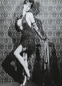 ScanDeLuxe_VogueItalia_March2005_07PamelaAnderson.thumb.jpg.79e6c67556ce54088cc7796caf2309cd.jpg