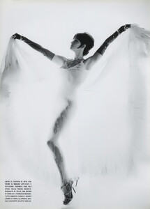 ScanDeLuxe_VogueItalia_March2005_08PamelaAnderson.thumb.jpg.d7d77760307c626508c74de4b69c5221.jpg