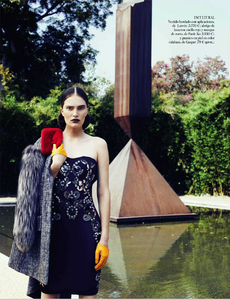 Seliger_Vogue_Spain_October_2012_19.thumb.png.8590b319c957881f8d62c9a123f7e8d6.png