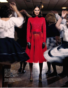 Seliger_Vogue_Spain_October_2012_20.thumb.png.92f6fb5075bc93fc03e179f5e1f2e3b7.png