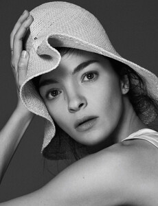 Sgura_Vogue_Germany_February_2016_18.thumb.jpg.fb33c1f84680773d360590cb6ddabe9e.jpg