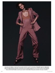Sgura_Vogue_Germany_January_2016_13.thumb.jpg.c796f59160a1348a688e76061879af37.jpg