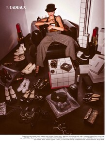 Sgura_Vogue_Paris_December_2015_06.thumb.jpg.67c940c36e1d7a5f5a1f20ae6be99f5e.jpg