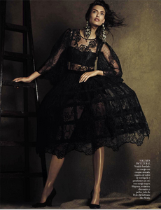 Sgura_Vogue_Spain_October_2012_05.thumb.png.e0394897a4dcfc937654d692615e355a.png