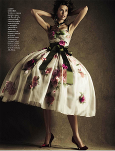 Sgura_Vogue_Spain_October_2012_07.thumb.png.1a0c53100f486c45032a3781d74bc628.png