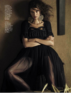 Sgura_Vogue_Spain_October_2012_10.thumb.png.b812e4b093a6472982bd4f57999e4938.png