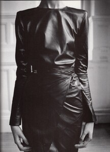 Shape_Meisel_Vogue_Italia_July_1997_12.thumb.jpg.e638c66d3463e09a926ba22085ae8843.jpg