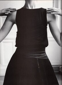 Shape_Meisel_Vogue_Italia_July_1997_17.thumb.jpg.f33f3ee9cc0429b086f6a515dc54152e.jpg