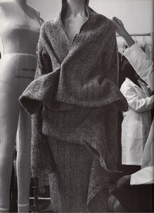 Shape_Meisel_Vogue_Italia_July_1997_23.thumb.jpg.daef9a3062ef6936bbd187432e0ad2d2.jpg