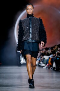 Shiatzy-Chen-RTW-FW19-Paris-1653-1551723771.thumb.jpg.55e0845ef4ad1609f94a55ab983b99dd.jpg