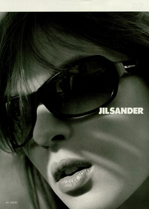 Sims_Jil_Sander_Spring_Summer_2004.thumb.png.ce51f74c5f237c92a420f2c66a49dafc.png