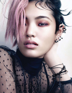 Slijper_Vogue_Japan_November_2013_07.thumb.png.a215b846eee02130ac02d9635d781c4f.png