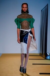 Supriya-Lele-RTW-FW19-London-4440-1550472349.thumb.jpg.70ccd6346c046cbd261175bdbefda22c.jpg