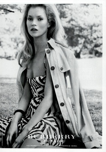 Testino_Burberry_Spring_Summer_2005_02.thumb.png.d7b21ccfb5993d69e5285d5782ce117d.png