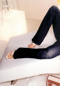 Testino_Versace_Spring_Summer_2005_01.thumb.png.02e75f6de5e533d39c95f5e3586abc0e.png