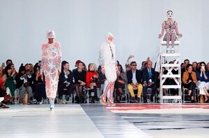 Thom-Browne-RTW-SS19-Paris-1266-1538317464.thumb.jpg.6daa2be596e18d28d760369784ac29f8.jpg