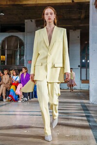 Tibi-RTW-SS19-New-York-3145-1536525976.thumb.jpg.527f26813ae3d891bd701a5444c1d1af.jpg