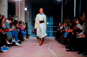 Toga-MA-RTW-FW18-London-2771-1518866695.thumb.jpg.8743979847bf171e4df163ddb2b5312e.jpg