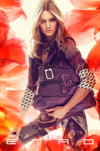 Toni_di_Battista_Etro_Spring_Summer_2009_05.thumb.jpg.2ca09ba32d23a1b8a0713ee86079ee21.jpg