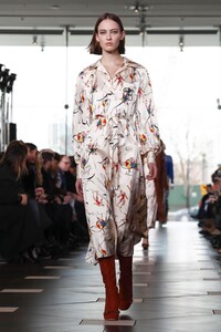 Tory-Burch-RTW-FW17-New-York-4314-1487064274.thumb.jpg.5f24287b2a78f3d98dcd8efb69cf6737.jpg