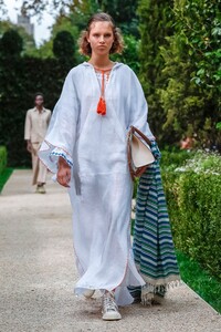 Tory-Burch-RTW-SS19-New-York-6077-1536331987.thumb.jpg.3fc91fedadf3906cc5dbd85072521c81.jpg