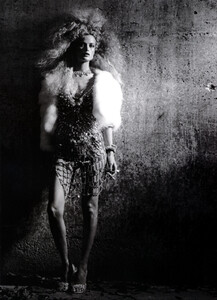 Unknown-Numero040402-PeterLindbergh.jpg