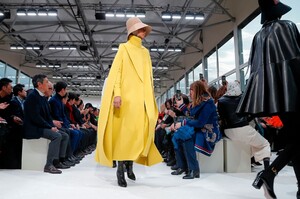 Valentino-RTW-FW19-Paris-0600-1551634682.thumb.jpg.b8495bfe4887e97ed403dd2ebc9825b9.jpg