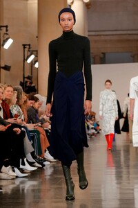Victoria-Beckham-RTW-FW19-London-1377-1550398862.thumb.jpg.91dc3fa218249017dec1a704fcbee911.jpg