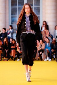 Victoria-Tomas-RTW-SS19-Paris-2422-1537887803.thumb.jpg.1ef1698e2e19220e92dbcdd50727d4f9.jpg