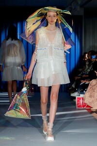 Xiao-Li-RTW-SS19-London-6139-1536949128.thumb.jpg.4a9aef8713d269cb43ccbc337ce0c41b.jpg