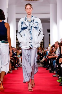 Y-Project-RTW-SS19-Paris-9294-1538062591.thumb.jpg.b92c1f9e356be560f7f701779d5b70c1.jpg