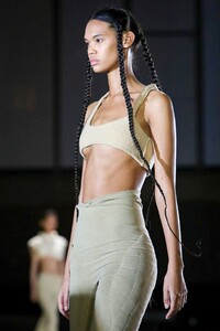 Yeezy-Season-8-Paris-3186-1583186178.thumb.jpg.d88b6caf3e220d6dd807f9cf0f009bb8.jpg