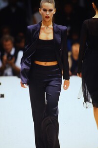 alberta-ferretti-ss-1995.thumb.jpg.5fe07568ccd78f460e038c4cca4ca595.jpg