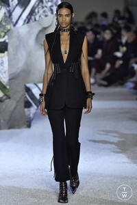 alexander-mc-queen-ss19-0008-676e7e.thumb.jpg.c95a7f4e0a5d0cfde235bb9c55e04eb0.jpg