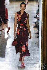 altuzarra-aw20-0007-7cbaa9.thumb.jpg.f76f617ea4b183db539d11d350c734bf.jpg