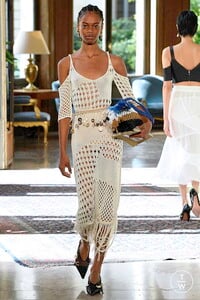 altuzarra-ss19-0027-f60ebe.thumb.jpg.2491011e825dfdccb6fe800284afee79.jpg